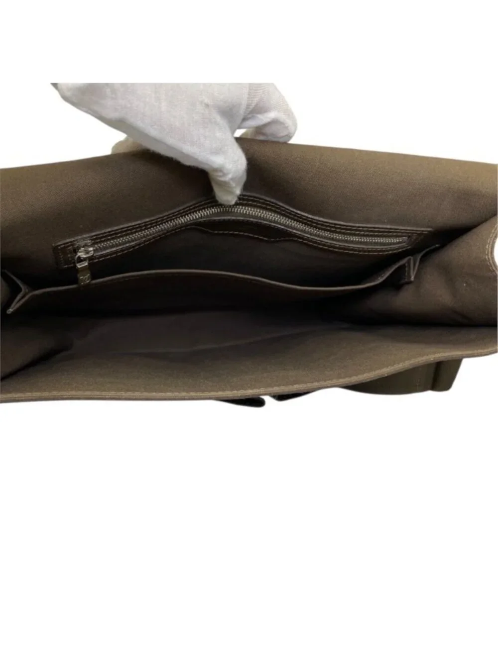 Louis Vuitton Are Creasing Shoulder Bag Taiga Leather Brown Lightweight